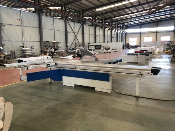 CNC sliding table panel saw