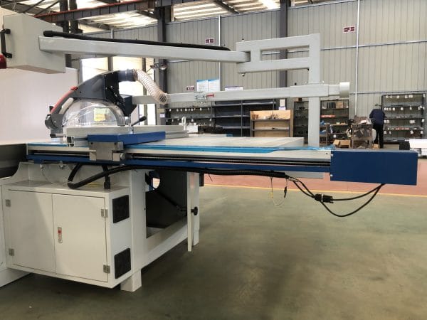 CNC sliding table panel saw