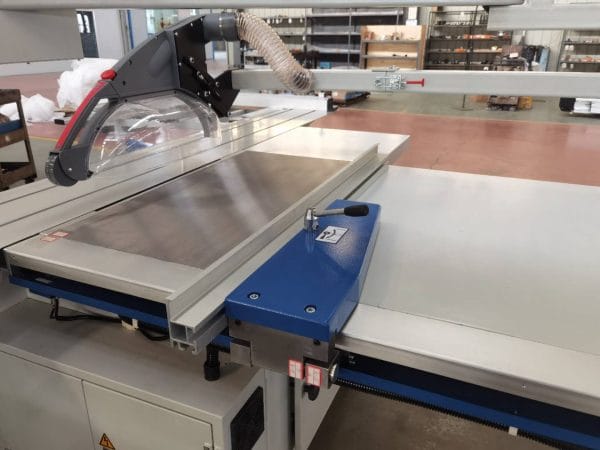CNC sliding table panel saw