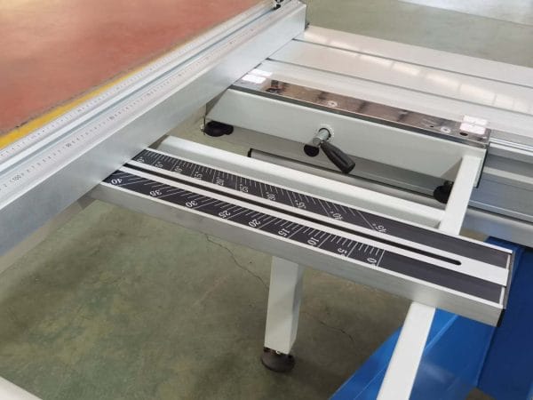 CNC sliding table panel saw