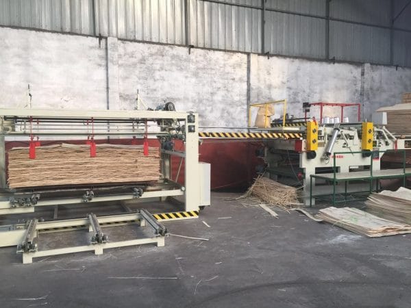 PLYWOOD VENEER COMPOSER MACHINE