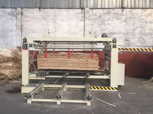 PLYWOOD VENEER COMPOSER MACHINE