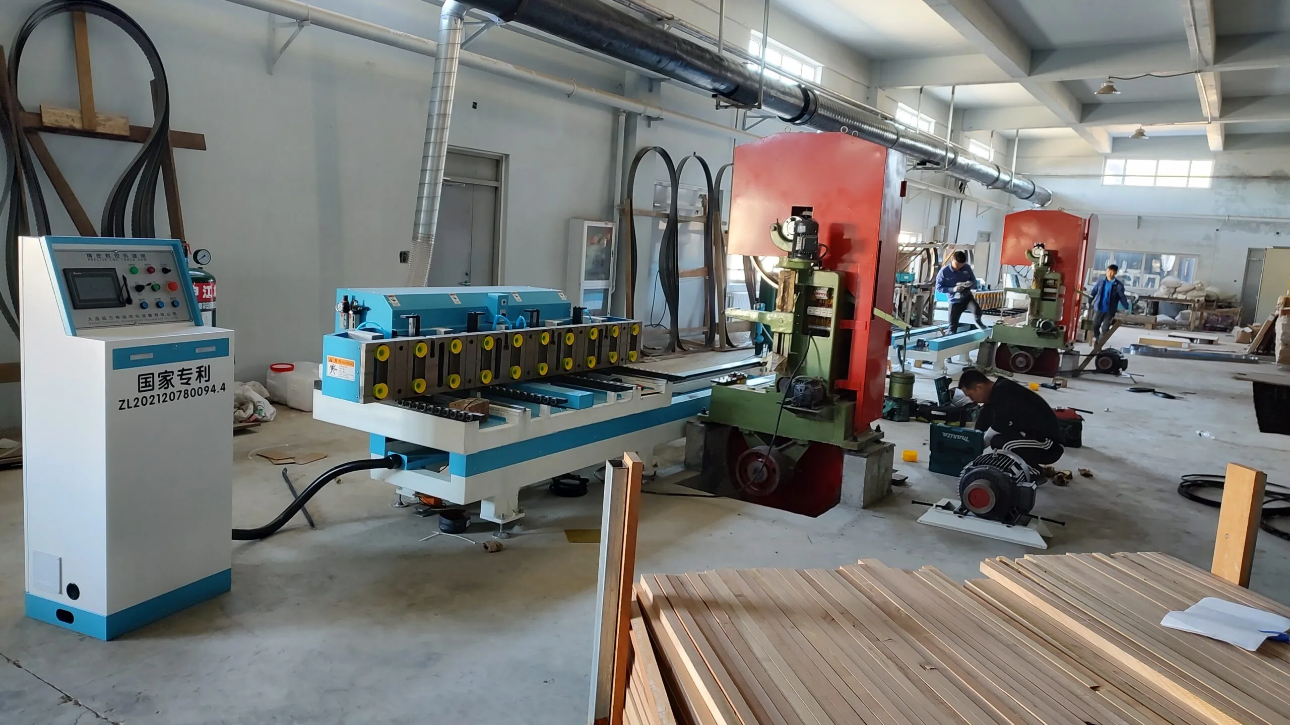 CNC band saw veneer cutting machine