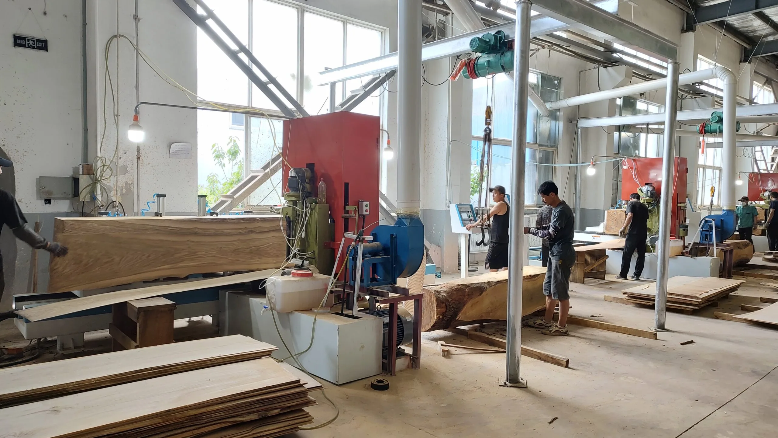 CNC band saw veneer cutting machine