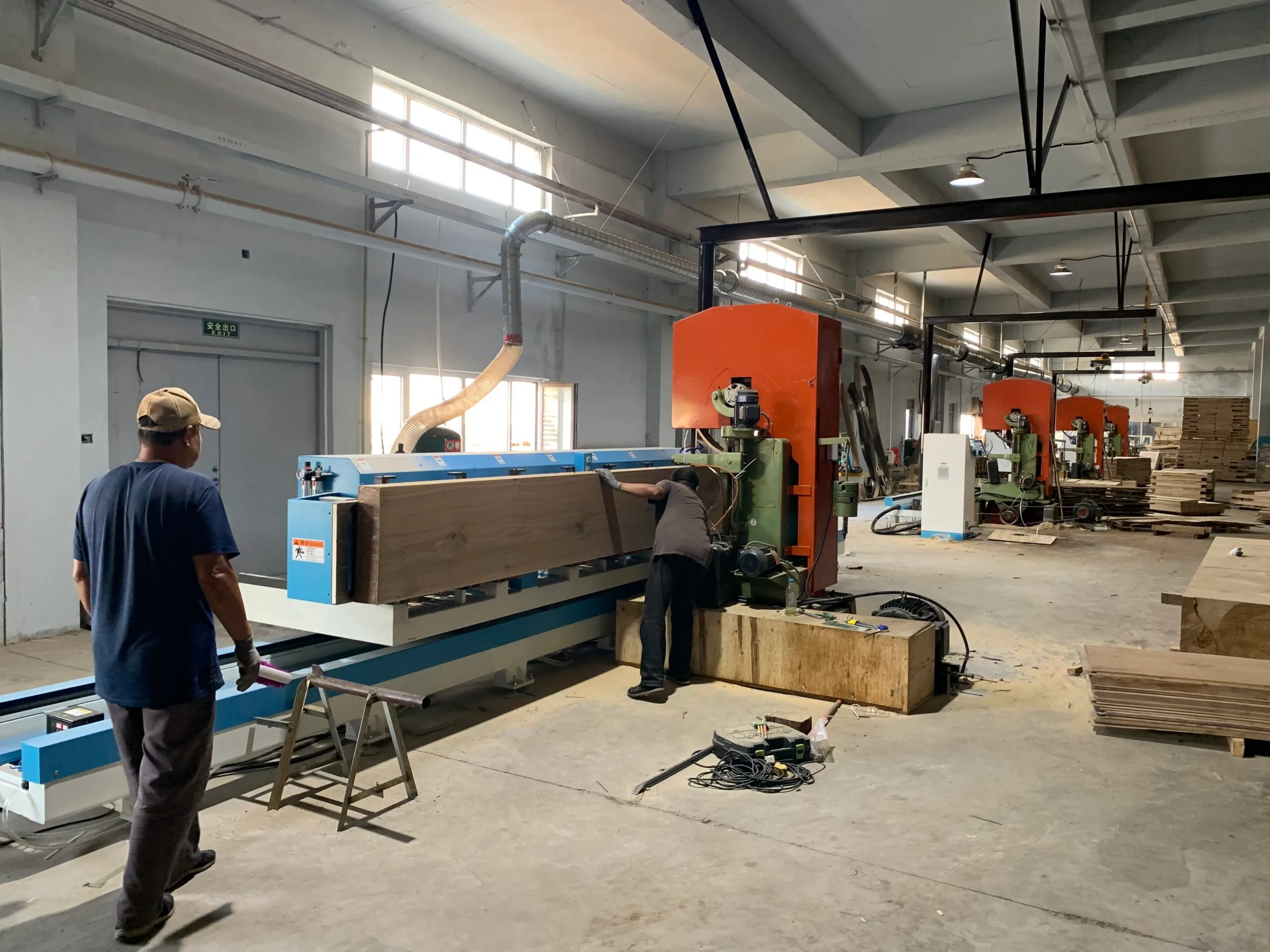 CNC band saw veneer cutting machine